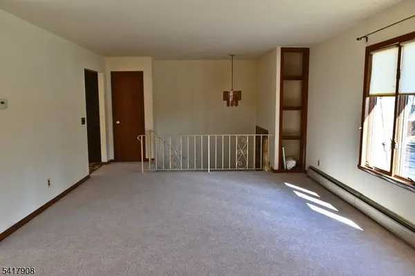 297 Fencsak Ave, Elmwood Park Boro, NJ 07407