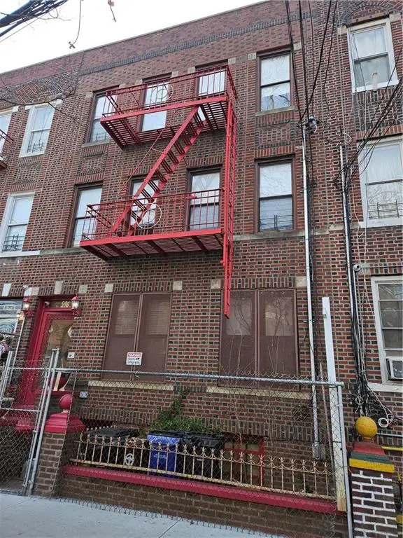 596 Wyona ST, Brooklyn, NY 11207