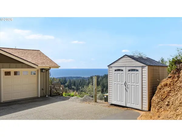 18484 CARPENTERVILLE RD, Brookings, OR 97415