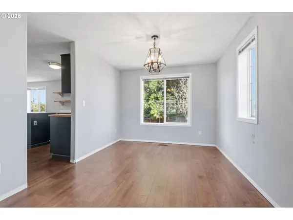 728 E HERITAGE LOOP, La Center, WA 98629