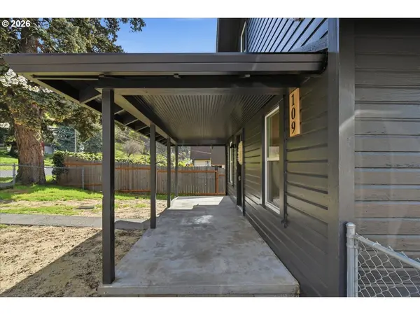 109 W JEFFERSON ST, Bingen, WA 98605