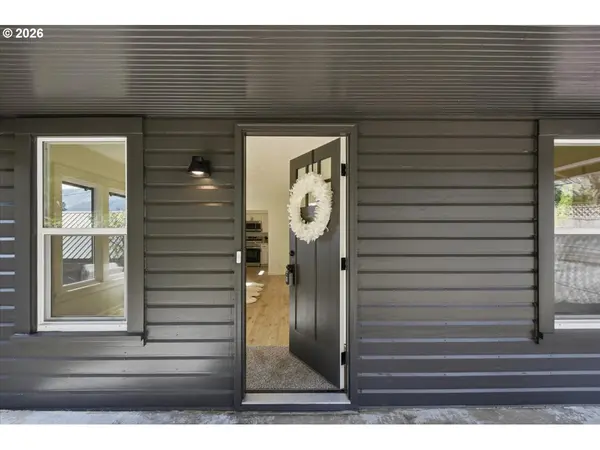 109 W JEFFERSON ST, Bingen, WA 98605