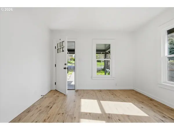 109 W JEFFERSON ST, Bingen, WA 98605