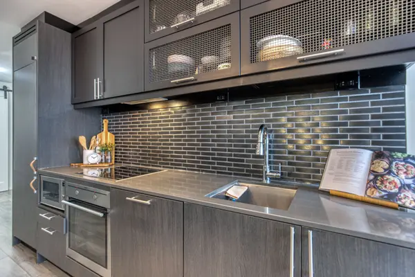 783 Bathurst ST #321, Toronto C01, ON M5S 0A8