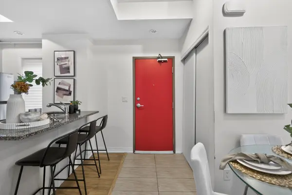 2635 William Jackson DR #1001, Pickering, ON L1X 0L5