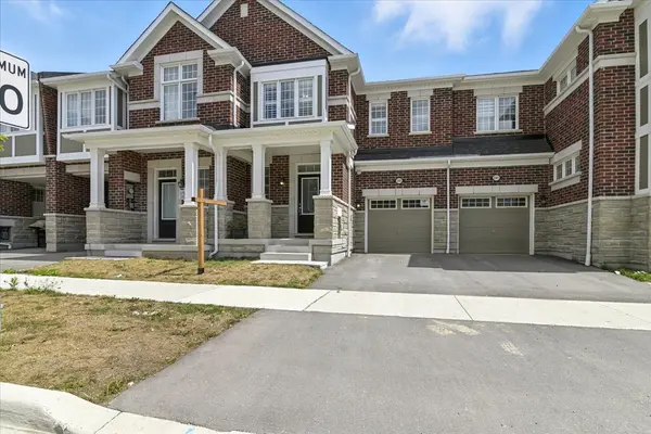 3303 Thunderbird Promenade, Pickering, ON L1X 0N4