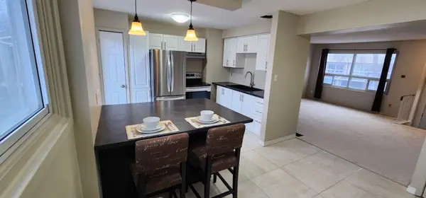 63 Ferris LN #L10, Barrie, ON L4M 5C4