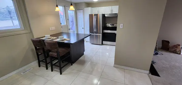 63 Ferris LN #L10, Barrie, ON L4M 5C4