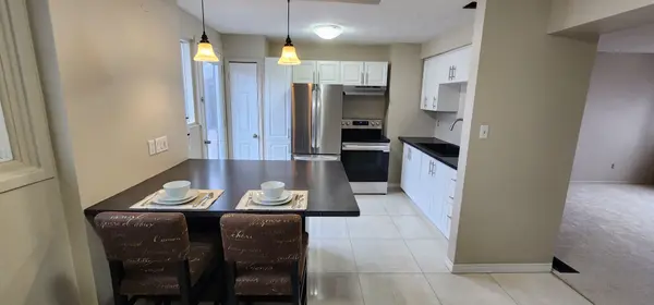 63 Ferris LN #L10, Barrie, ON L4M 5C4