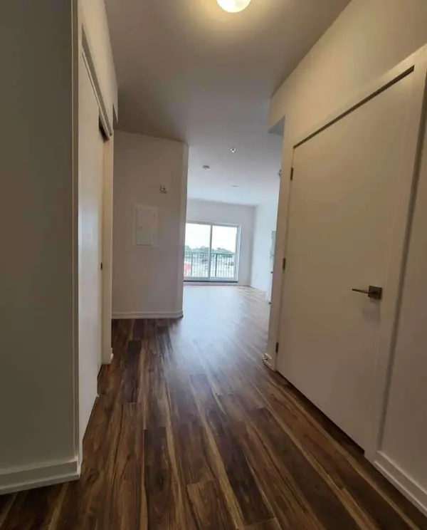 430 Essa RD #416, Barrie, ON L0M 1A0