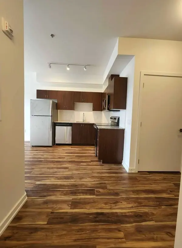 430 Essa RD #416, Barrie, ON L0M 1A0