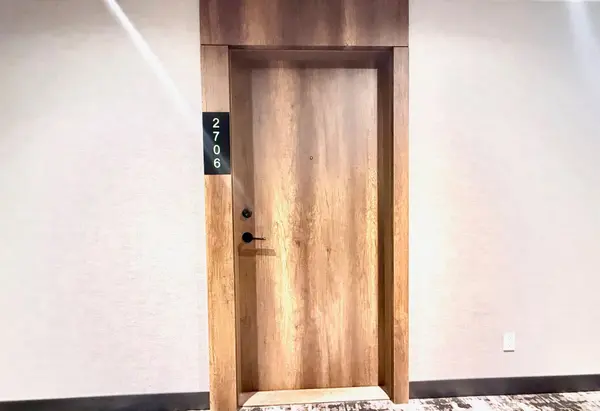 251 Manitoba ST #2706, Toronto W06, ON M8Y 0C7