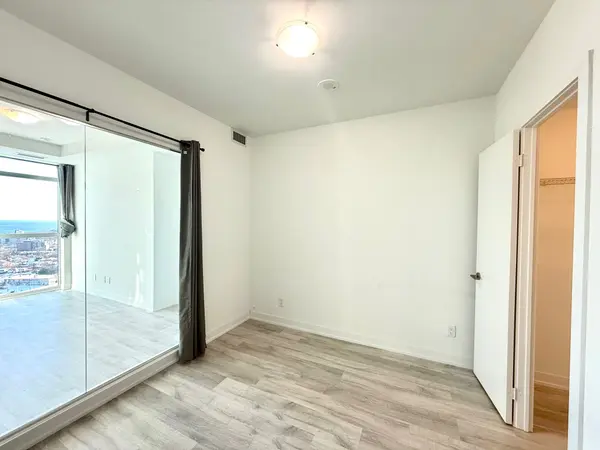 251 Manitoba ST #2706, Toronto W06, ON M8Y 0C7