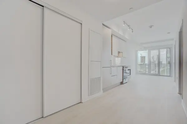 3900 Confederation Pkwy #1112, Mississauga, ON L5B 0M3