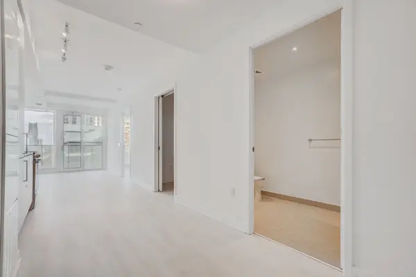 3900 Confederation Pkwy #1112, Mississauga, ON L5B 0M3