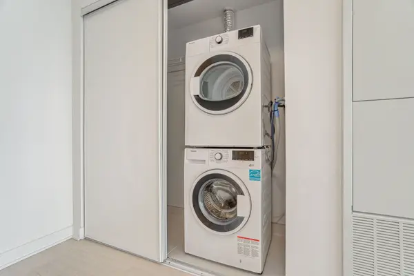 3900 Confederation Pkwy #1112, Mississauga, ON L5B 0M3