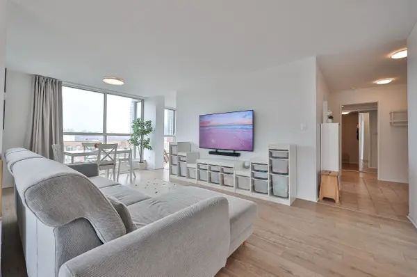 22 Southport ST #828, Toronto W01, ON M6S 4Y9