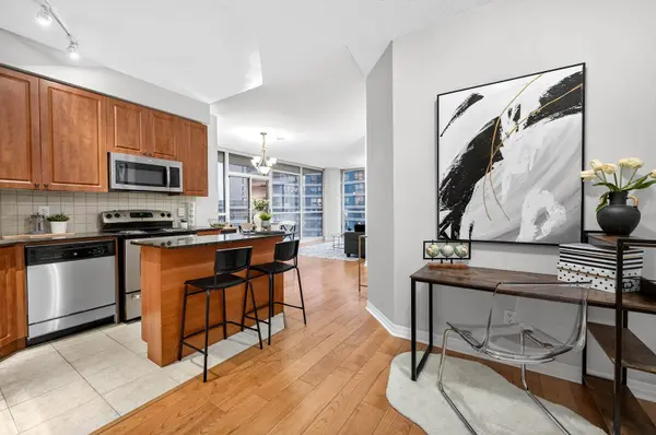 225 Webb DR #908, Mississauga, ON L5B 4P2