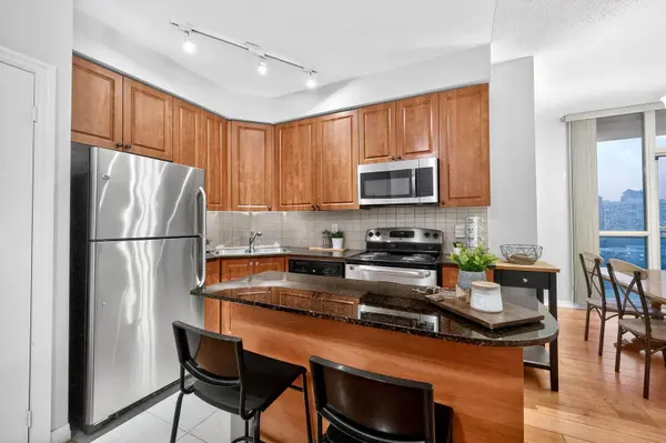 225 Webb DR #908, Mississauga, ON L5B 4P2