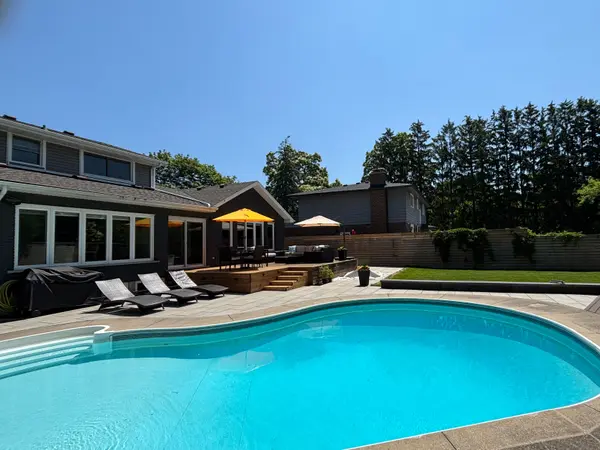 204 Walkers Line, Burlington, ON L7N 2C3