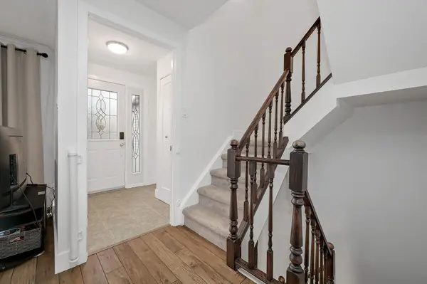 2 Dolan DR, Barrhaven, ON K2J 1V4