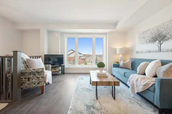 126 Watson Pkwy N #9, Guelph, ON N1E 0P6