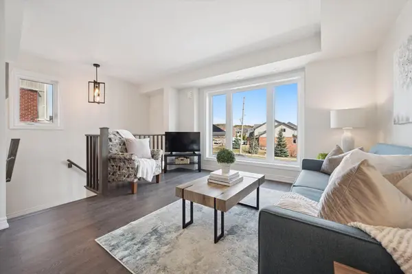 126 Watson Pkwy N #9, Guelph, ON N1E 0P6