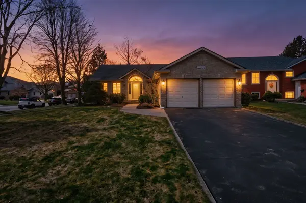 1 Daffodil CT, Brantford, ON N3R 7T1