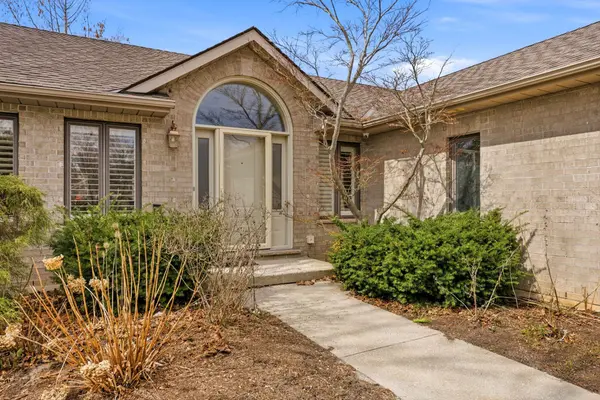 1 Daffodil CT, Brantford, ON N3R 7T1