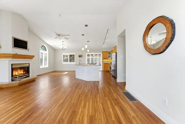 1 Daffodil CT, Brantford, ON N3R 7T1