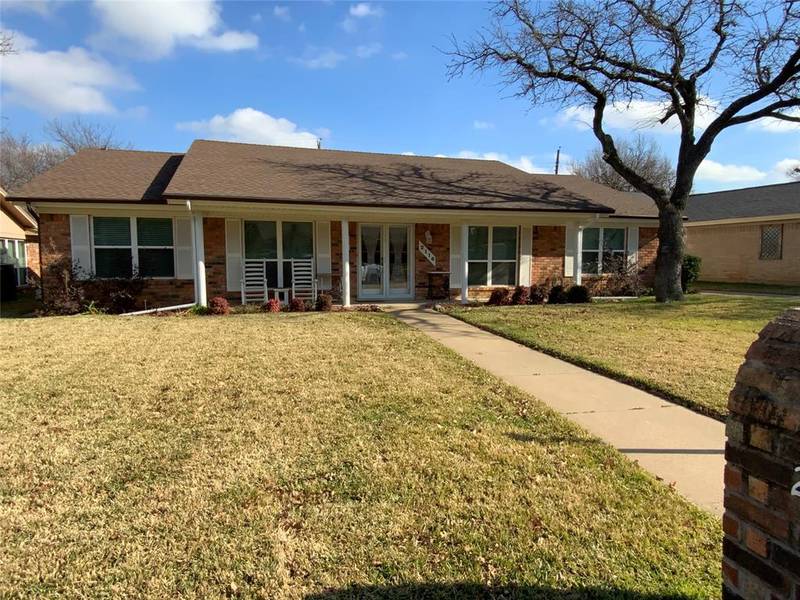 2116 Stratford Drive, Bedford, TX 76021