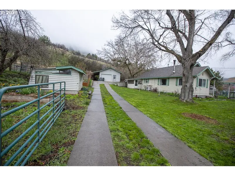 204 CROOK AVE, La Grande, OR 97850