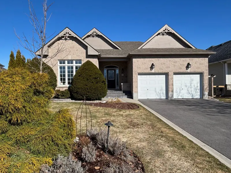 52 Glenora DR, Loyalist, ON K0H 1G0