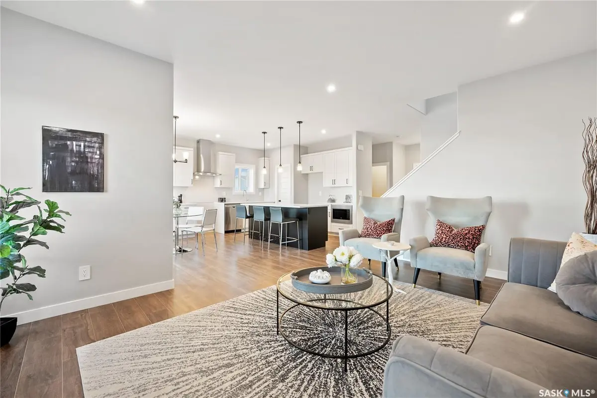 10 Vancouver CRESCENT, Pilot Butte, SK S0G 3Z0