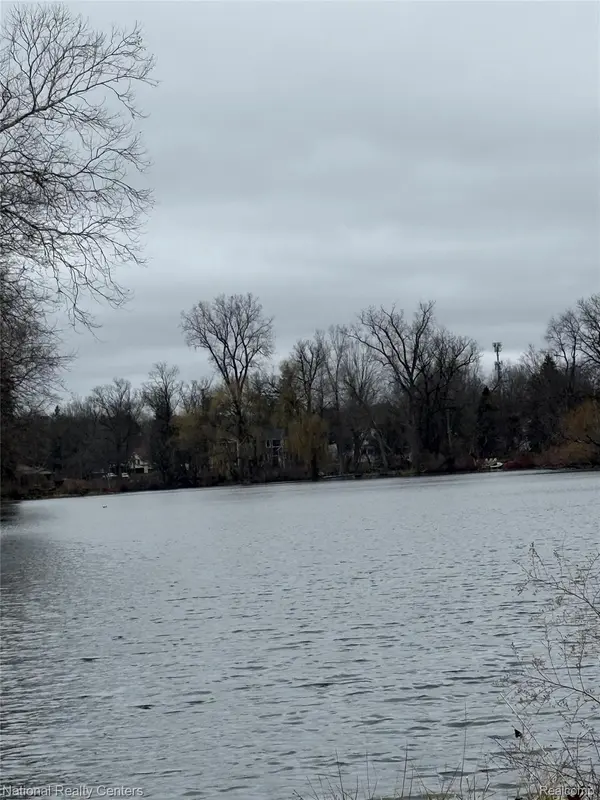 138 N Holcomb RD, Village Of Clarkston, MI 48346