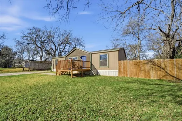 1618 Lands End Street, Granbury, TX 76048