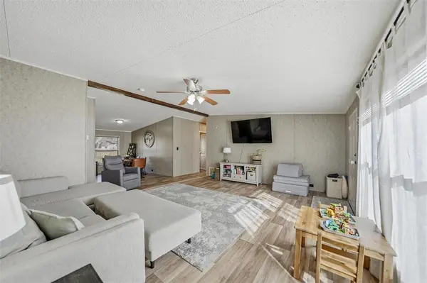 1618 Lands End Street, Granbury, TX 76048