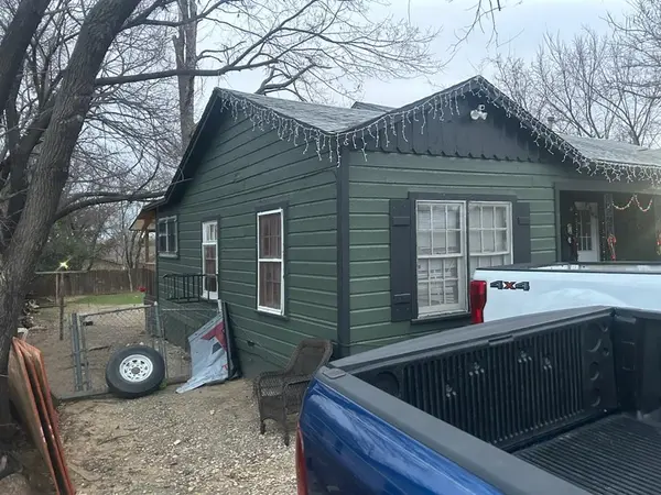 5725 Spencer Street, Forest Hill, TX 76119