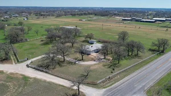 102 Middleton Court, Weatherford, TX 76087