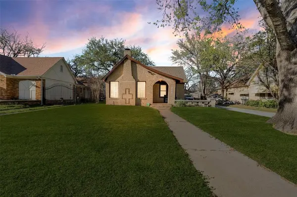 2329 Yucca Avenue, Fort Worth, TX 76111