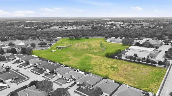 2045 Green Oaks Boulevard SE, Arlington, TX 76017