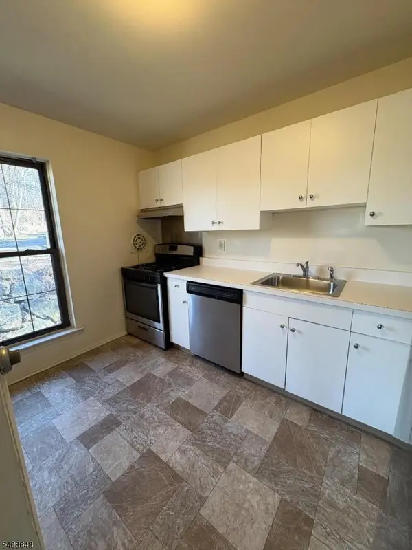 181 Long Hill #8, Little Falls Twp., NJ 07424