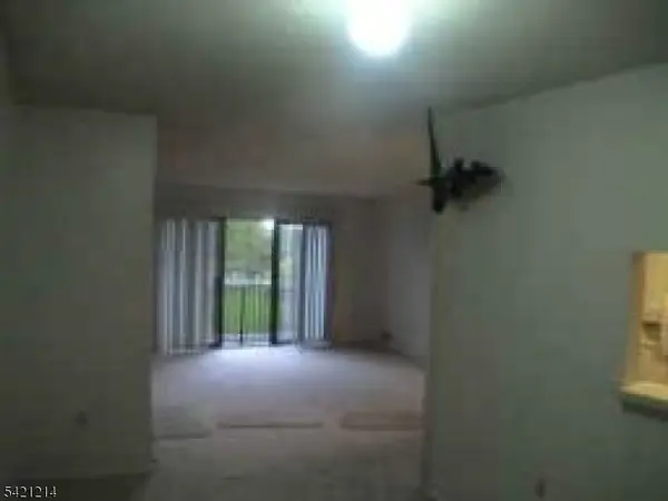 17 Fisher Dr, Franklin Twp., NJ 08823