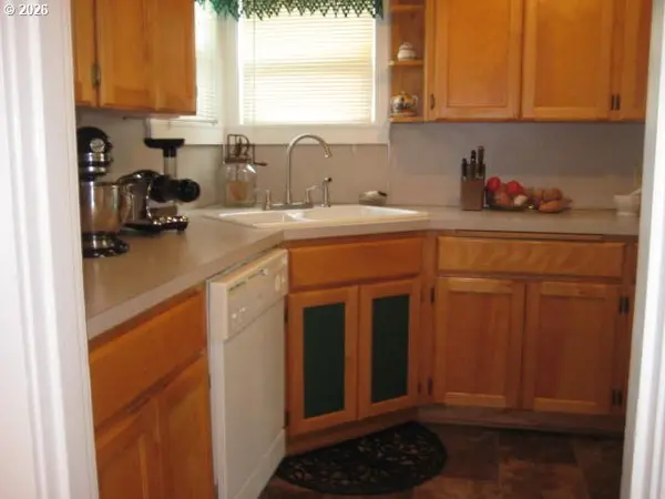 273 CREST DR, Myrtle Creek, OR 97457