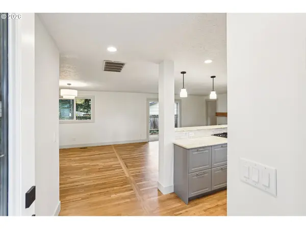 18655 SE YAMHILL CIR, Portland, OR 97233