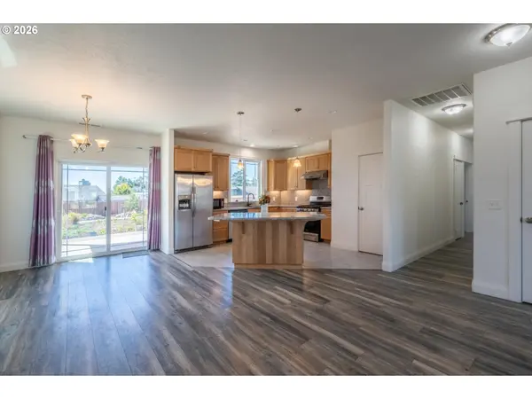 2010 ROOSEVELT LOOP, North Bend, OR 97459