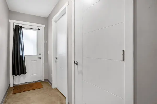 204 6 AVE #D, Strathmore, AB T1P 1S3