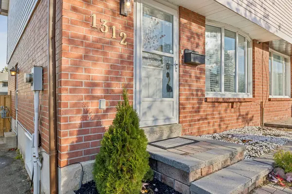 1312 Cherrydown DR, Oshawa, ON L1H 8C8