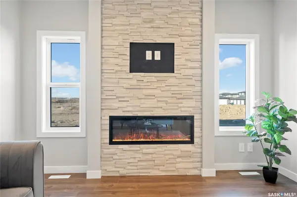 10 Vancouver CRESCENT, Pilot Butte, SK S0G 3Z0