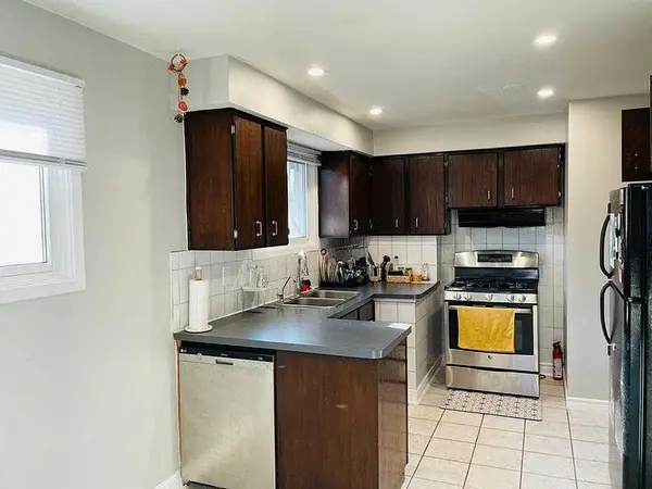 9 Terra Cotta CRES E, Brampton, ON L6W 1B9